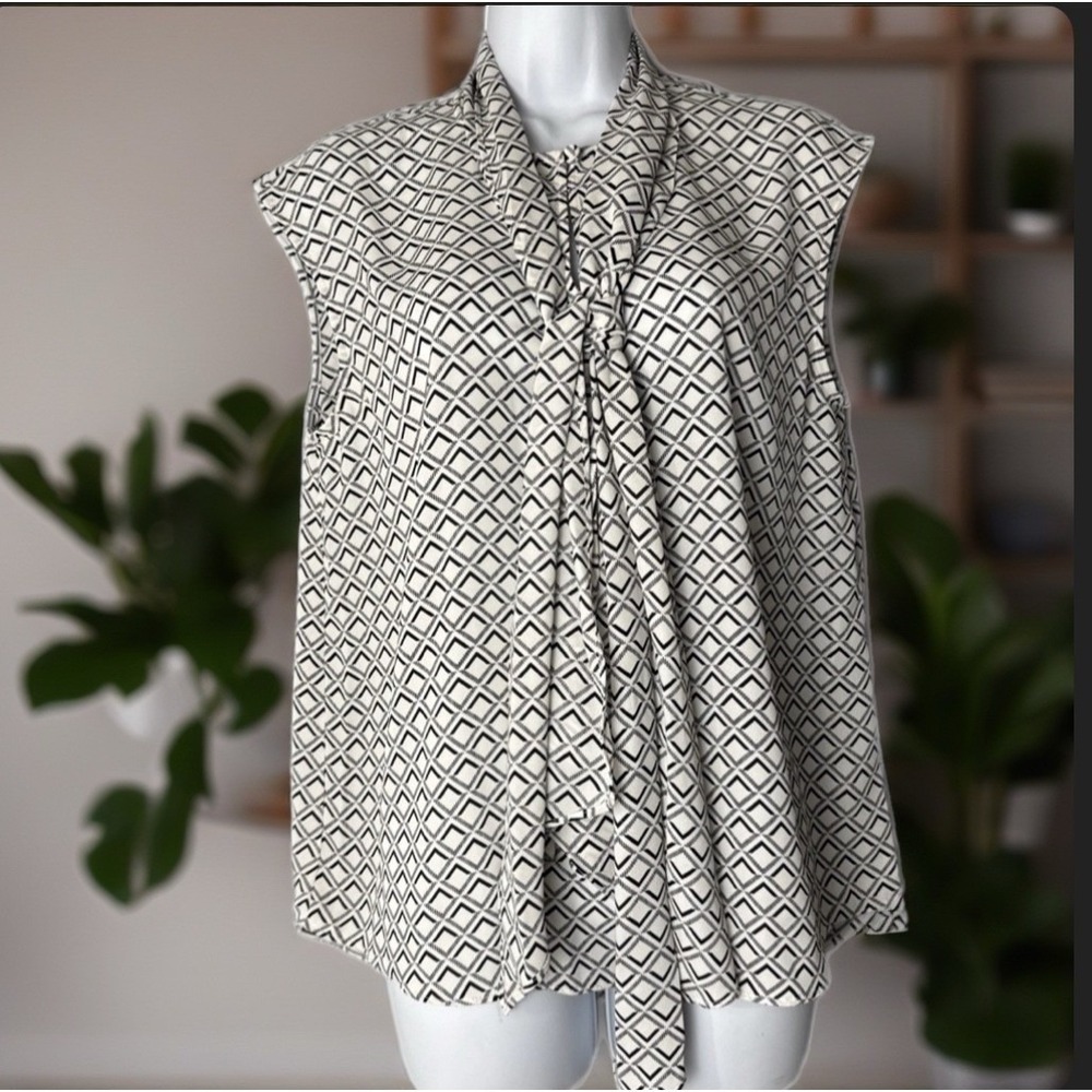 Worthington‎ Women's Black White Geometric Tie Neck Sleeveless Blouse Size M